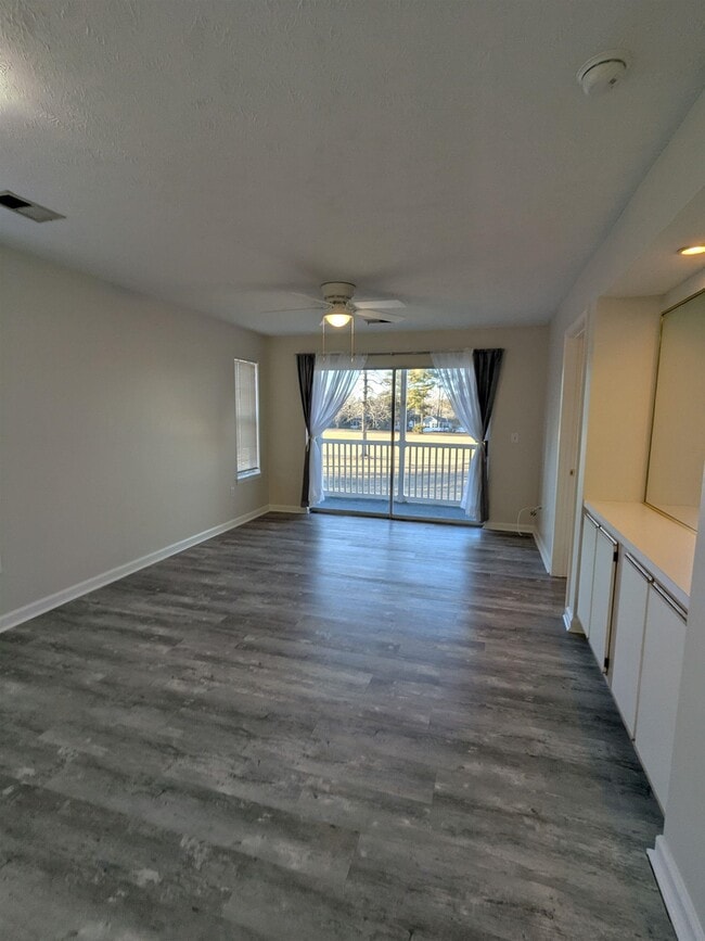 Building Photo - 627 Waterway Village Blvd