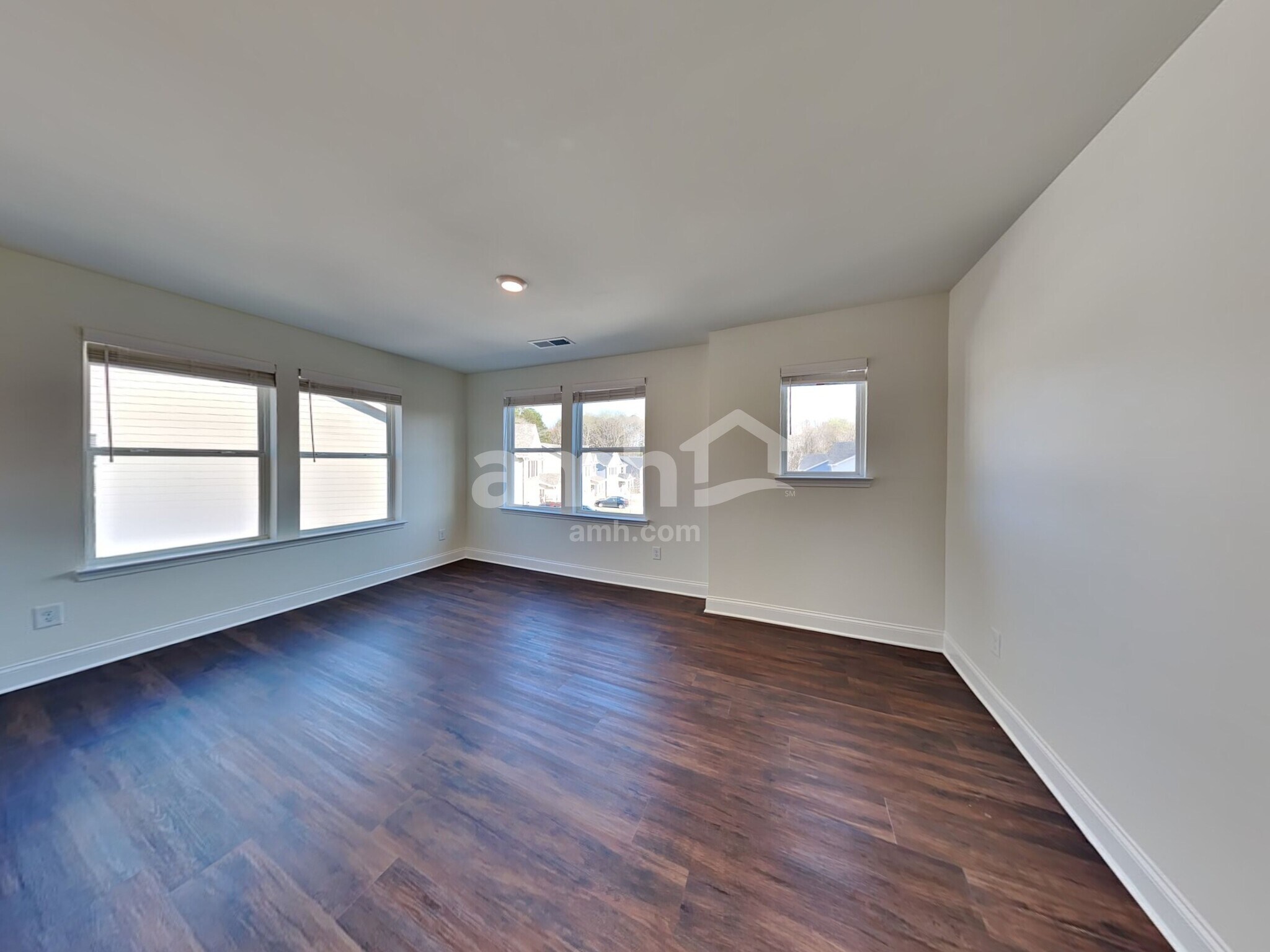 Building Photo - 1802 Windsor Park Ave