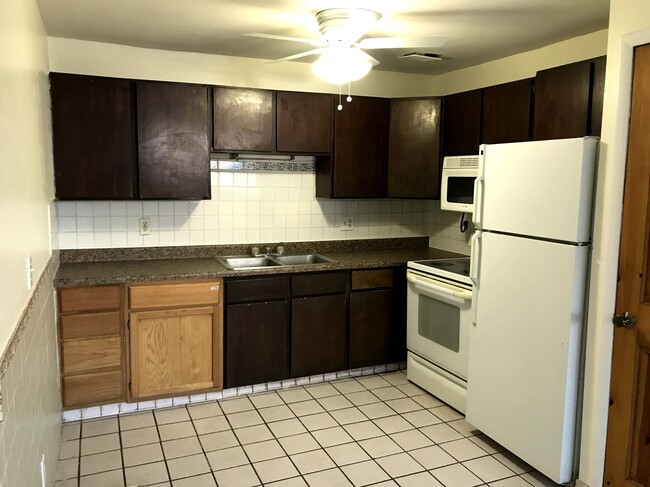 Building Photo - Two-Bedroom in Salt Lake!