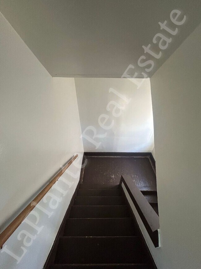 Building Photo - 3137 Kimball Ave