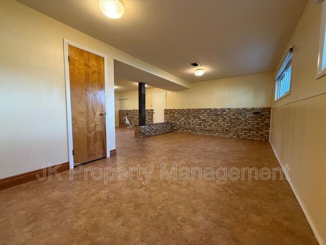 Building Photo - 1015 Carlos Dr