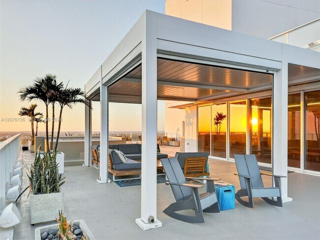 Building Photo - 2020 N Bayshore Dr