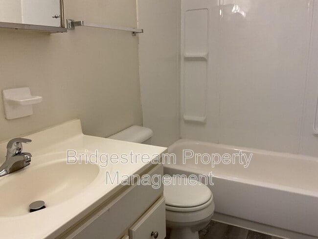Building Photo - 3015-1D Idlewild Dr