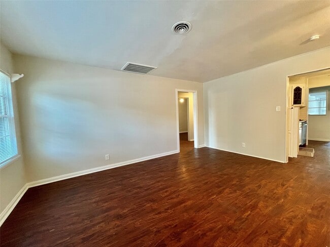 Building Photo - 1112 Southampton Dr