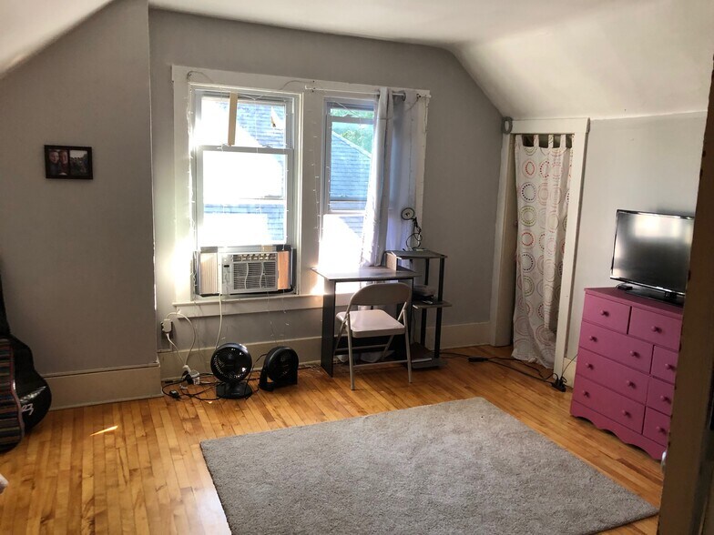 Building Photo - 904 Ackerman Ave