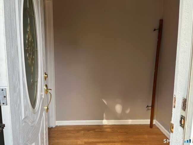 Building Photo - 195 Valley St