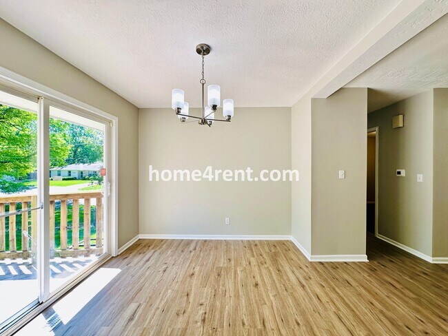 Building Photo - Like New, Ranch Style Home in Raytown - Wood Floors, Finished Basement, Fenced Yard!