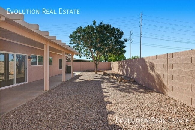 Building Photo - 3130 S 81st St