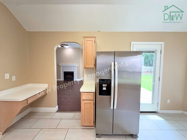 Building Photo - Charming Single-Story Home with Fireplace & Island Kitchen in Cedar Hill!
