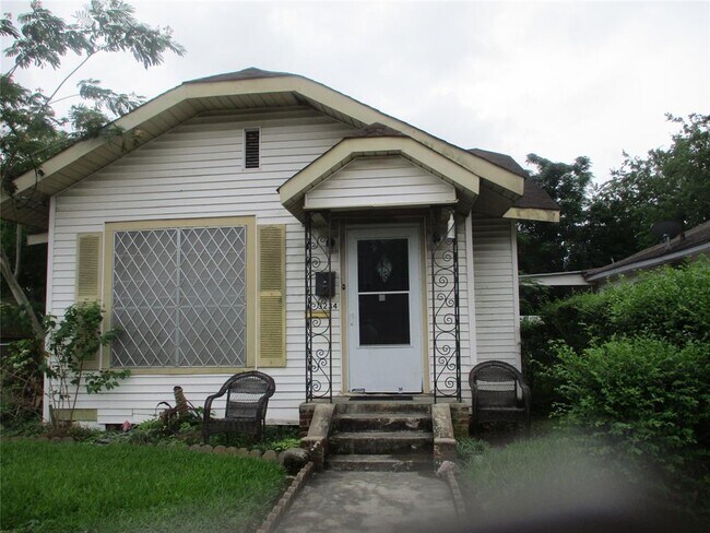 Building Photo - 3234 Simmons St