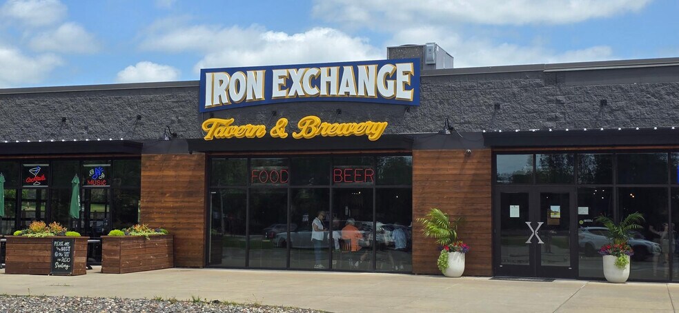 Building Photo - 5293 Manchester Dr