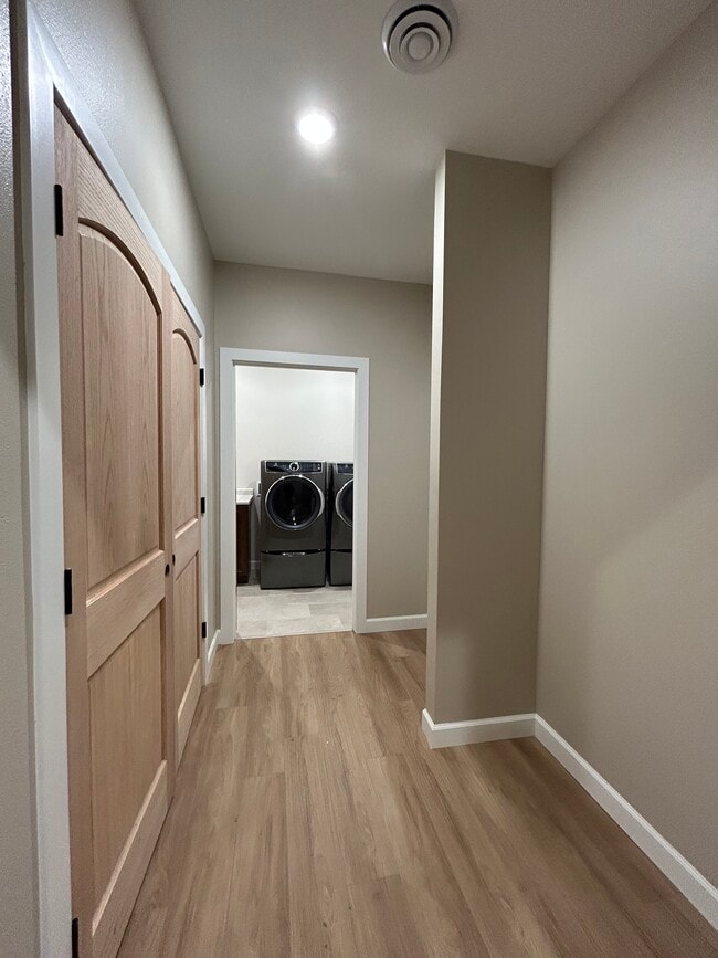 Building Photo - 1112 Reserve St N