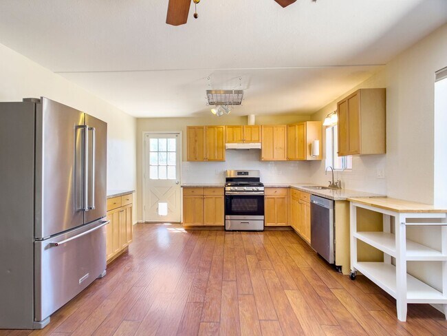 Building Photo - 1913 E El Parque Dr