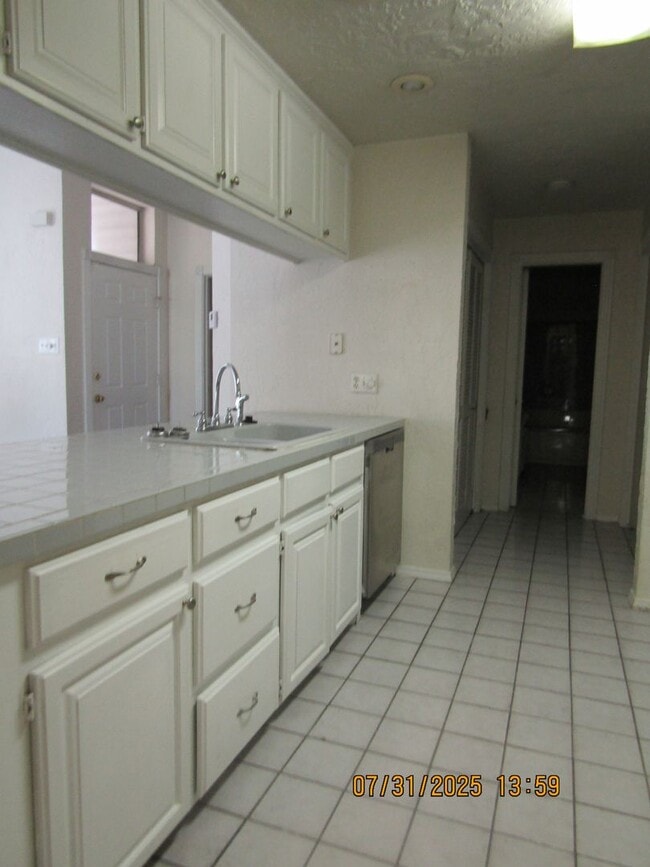 Building Photo - 503 NW Fairway Villa Dr