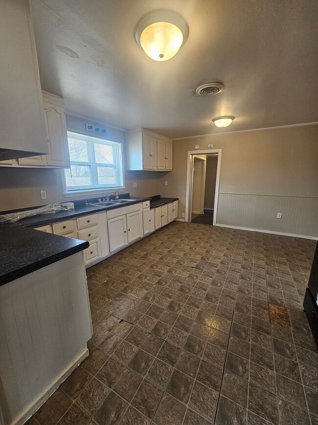 Building Photo - There is a $25 fee for the application and everyone over 18 needs to fill out their own application.