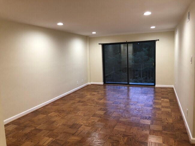 Building Photo - 575 Thayer Ave