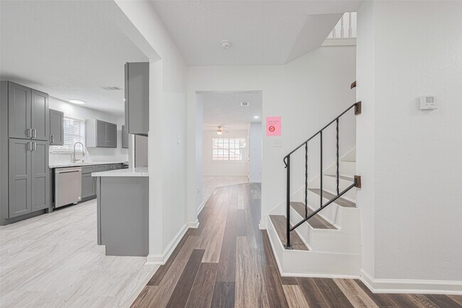 Building Photo - 5303 Lookout Mountain Dr