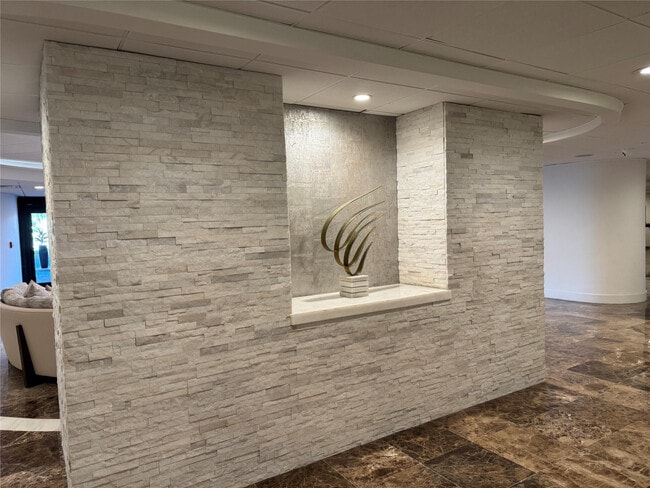 Building Photo - 3800 Galt Ocean Dr