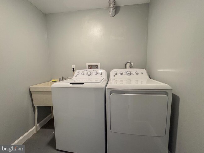 Building Photo - 2396 Mizzen Pl