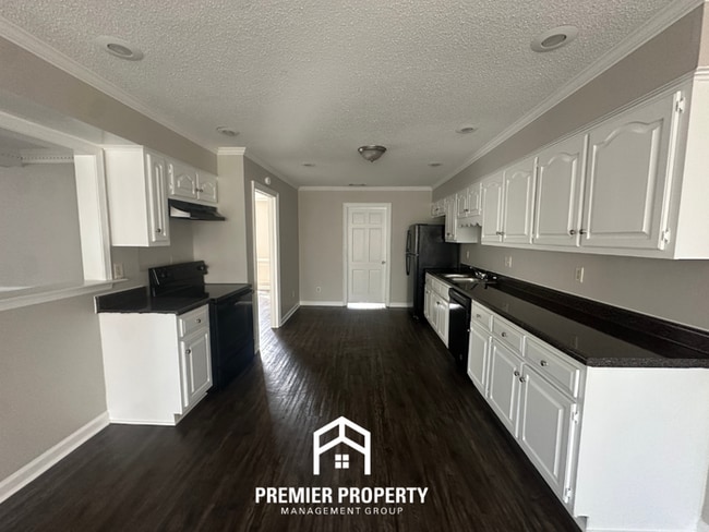 Building Photo - Grand 4BR/2.5BA Executive Home in Cordova | 2,700 Sq Ft, Bay Window & Spa Suite