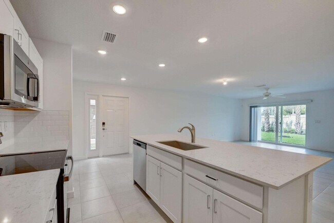 Building Photo - 6773 Broadwater Ln