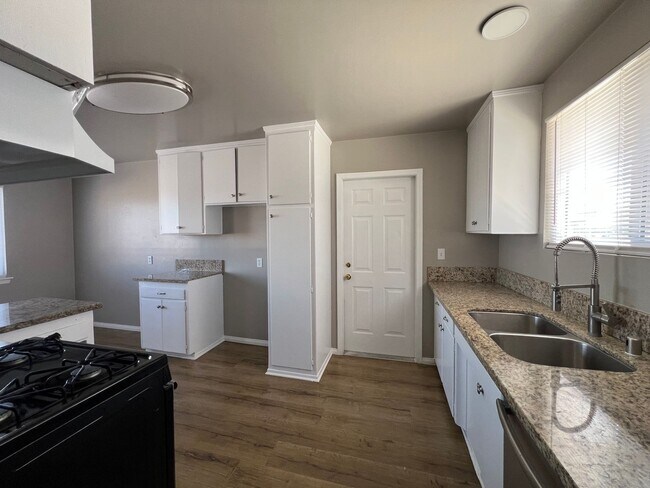 Building Photo - Beautifully Remodeled Home