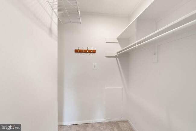 Building Photo - 8511 Barrington Ct