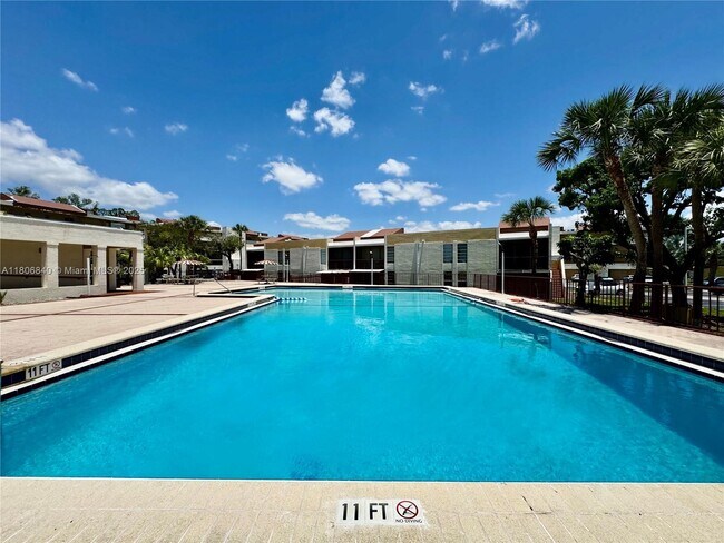 Building Photo - 8810 Fontainebleau Blvd