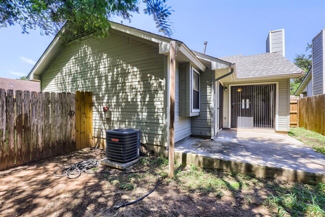 Building Photo - 2504 Howellwood Wy