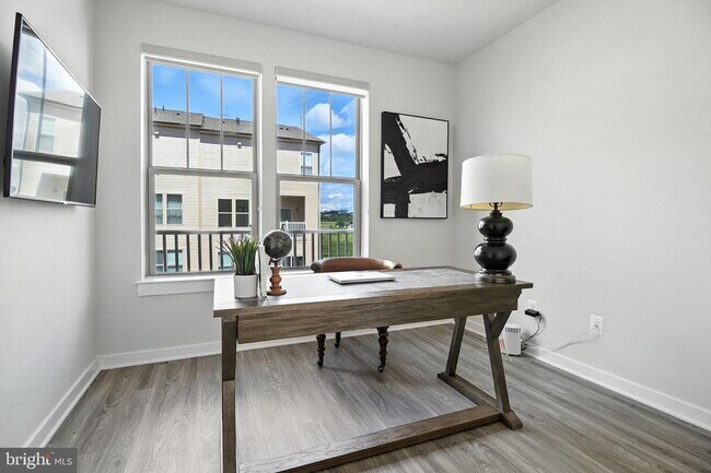Building Photo - 1024 Madeira Terrace SE