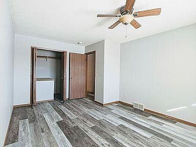 Building Photo - 230 Leighton Dr