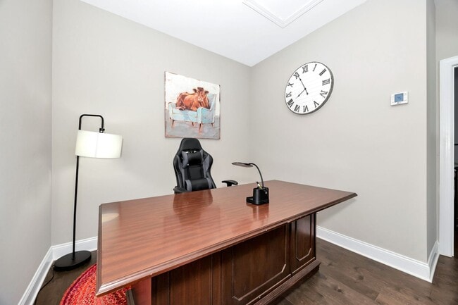 Building Photo - Fully Furnished 3 Bedroom Home Near Toyota...