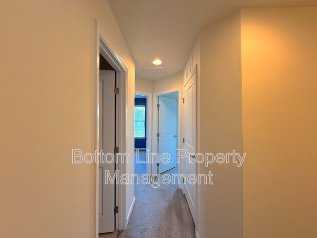 Building Photo - 4020 Zilker Park Dr