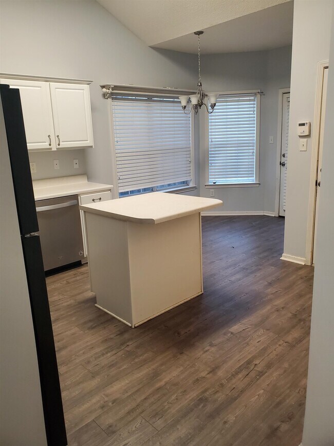 Building Photo - 8688 Eagle View Dr