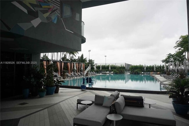 Building Photo - 121 NE 34th St