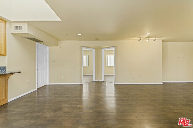 Building Photo - 6815 Baird Ave