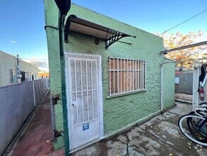 Building Photo - Central Studio Apartment