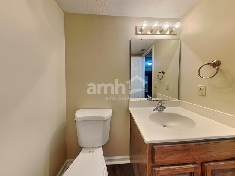 Building Photo - 297 Concord Way