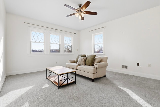 Building Photo - 1 Fox Hill Dr