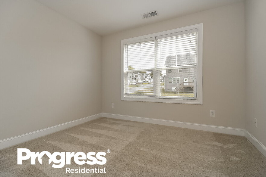 Building Photo - 190 Grey Hawk Dr