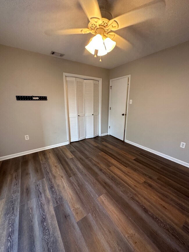 Building Photo - 16 Navigator Ln
