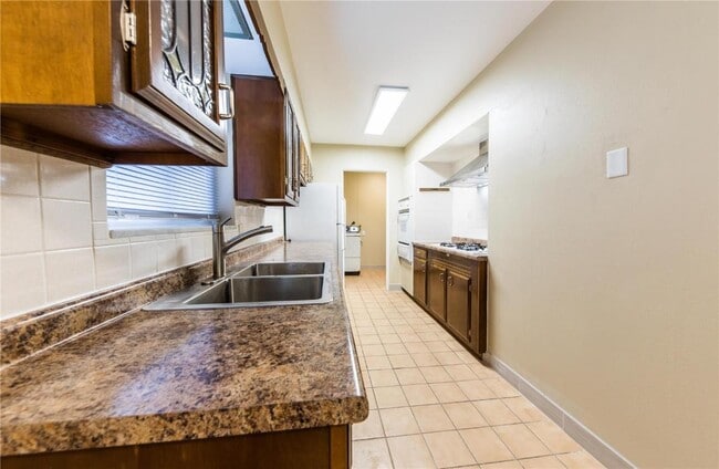 Building Photo - 18 Forsythia Ln