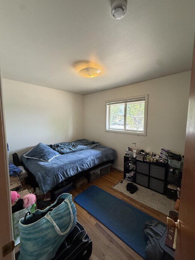 Building Photo - Home Available August 7th!