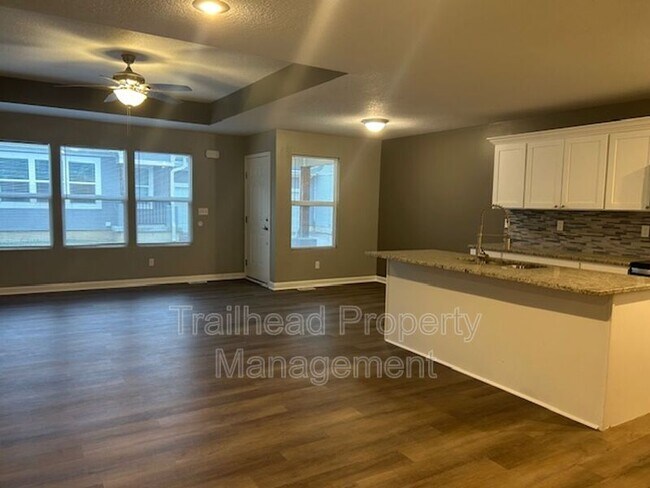 Building Photo - 605 Hillcrest St