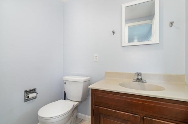 Building Photo - 8 Bracken Ct