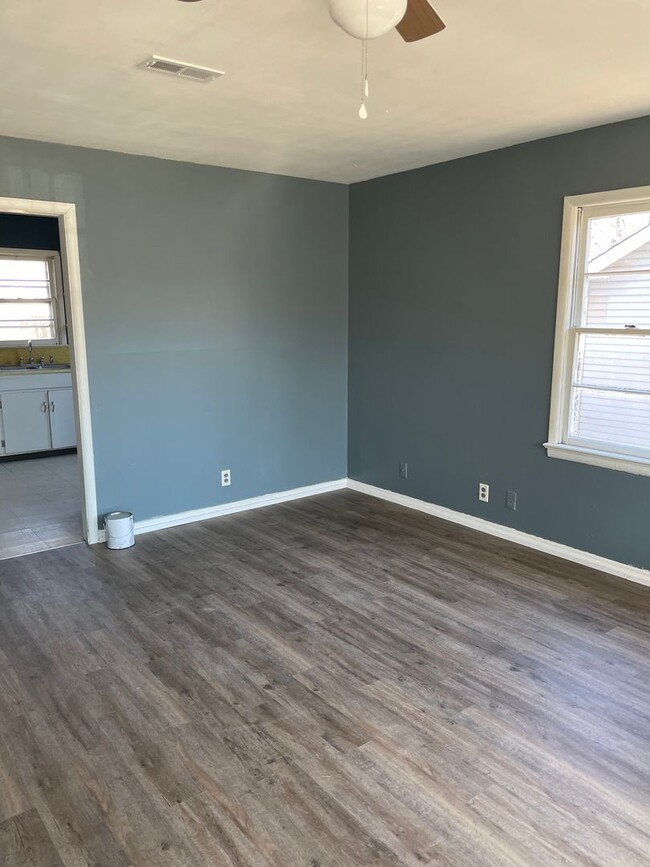 Building Photo - 2 BEDROOM 1 BATHROOM HOUSE FOR RENT