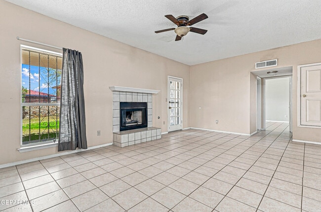 Building Photo - 4645 Loma De Plata Dr