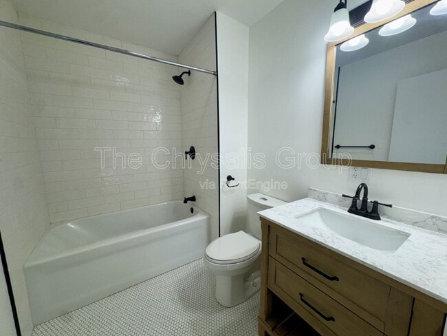 Building Photo - 416 Adams St