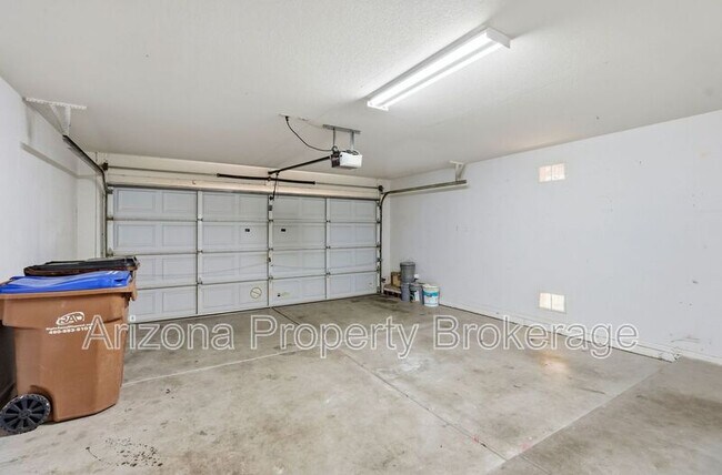 Building Photo - 919 E Monteleone St