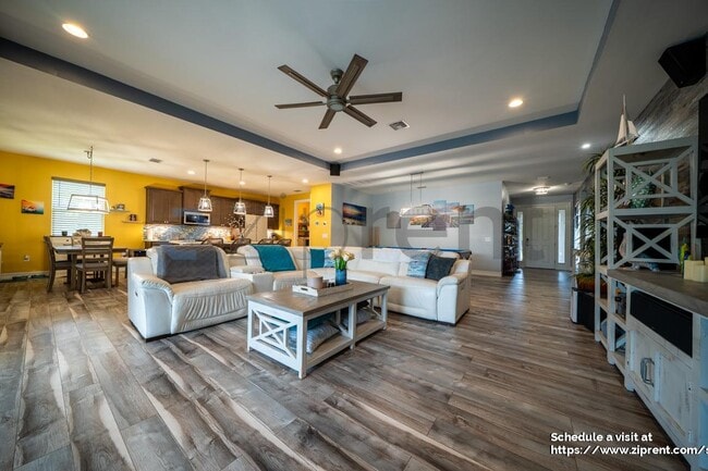 Building Photo - 2626 Corona Ln